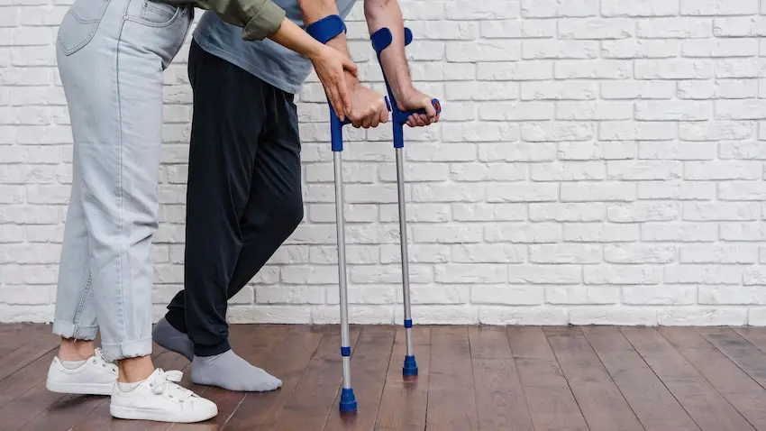 Recuperación tras una prótesis de cadera o rodilla: qué esperar en las primeras semanas 